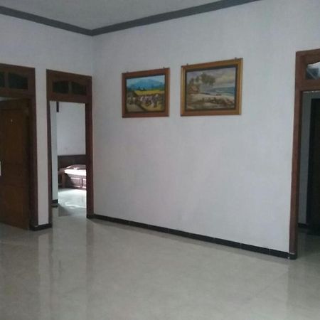 Hotel "Ngebel Indah" エクステリア 写真