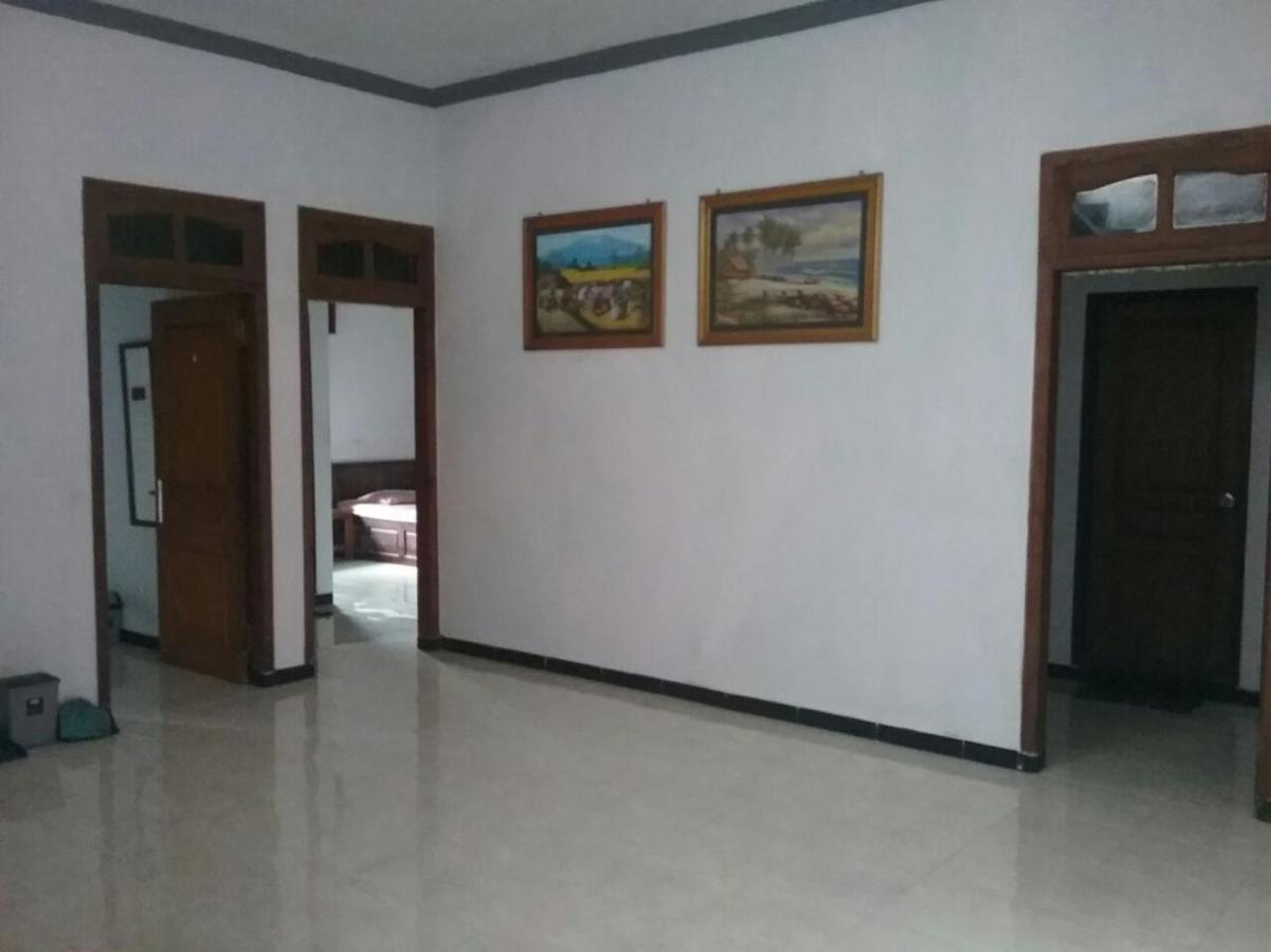 Hotel "Ngebel Indah" エクステリア 写真