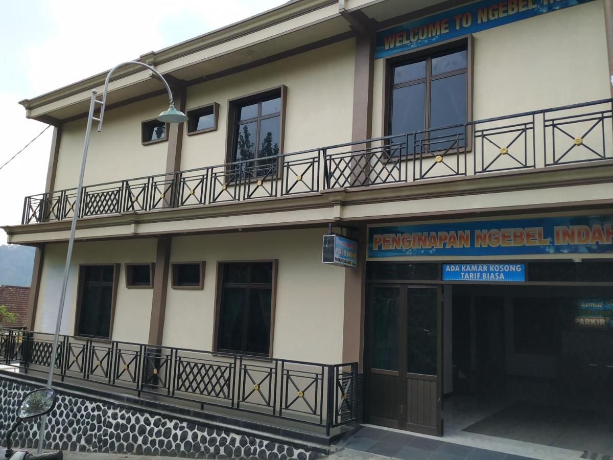 Hotel "Ngebel Indah" エクステリア 写真