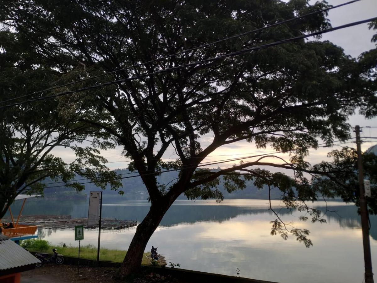 Hotel "Ngebel Indah" エクステリア 写真